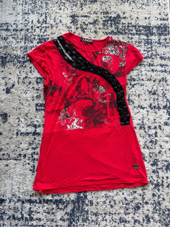 Oxygen Tops - Vintage Y2K Oxygen Worn-In Red Lace-Up Graphic Short Sleeve Top by